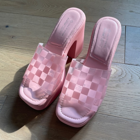 Pink platform sandals - Picture 2 of 4